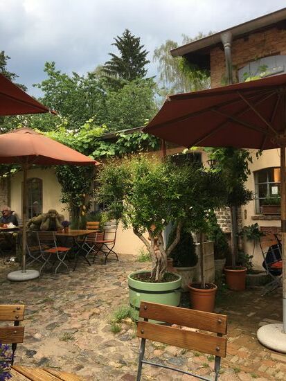 Im Hofcafe südl. Wannsee kam uns aber vor wie Italien