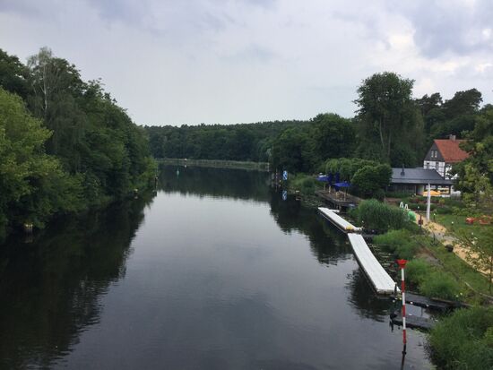 Überqueren den Teltowkanal...