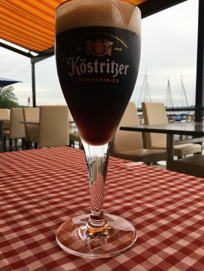 In der Kneipe endlich das gute Köstritzer