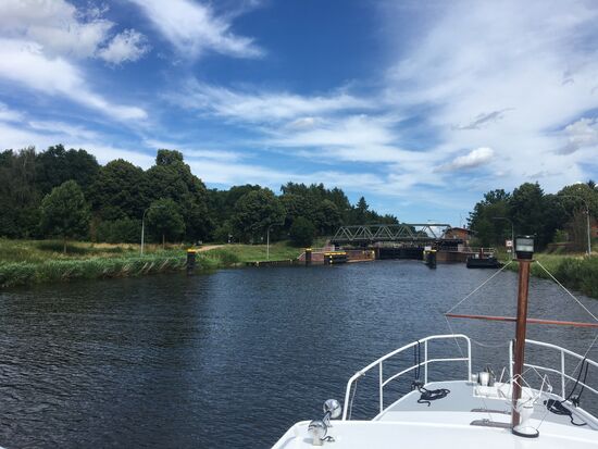 Anfahrt auf die zweite Schleuse...
