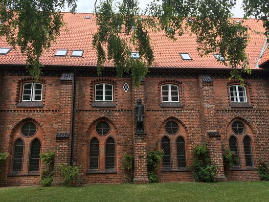 Der Kreuzgang vom Innenhof aus gesehen