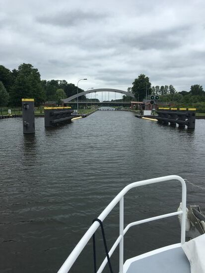 Toll, leere Schleuse und grünes Licht