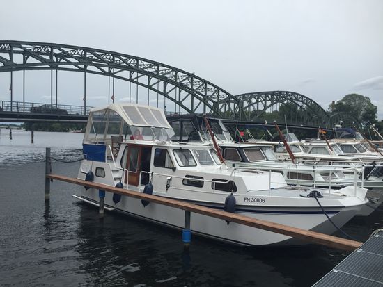 Im Altstadthafen Spandau in der Einflugschneisse zu Flughafen Tegel