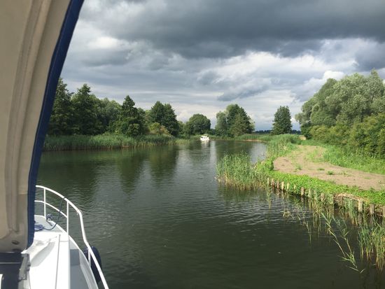 Breite Abschnitte mit schönen Windungen und sogar mal Sonne