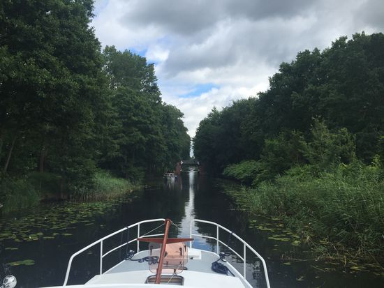 Wieder die kleinste Brücke mit gelegtem Mast