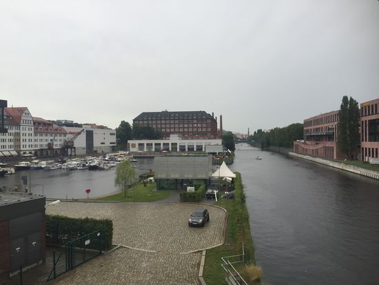 Links der Hafen Tempelhof, rechts der Teltowkanal