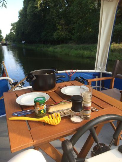 Und Spaghetti in Sichtweite der Schleuse.