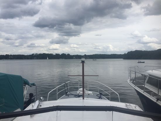 Schöne Aussicht vom Liegeplatz