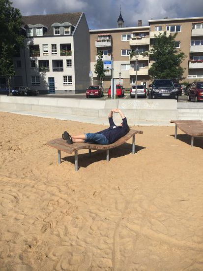 Neue Ruhebänke am Ufer