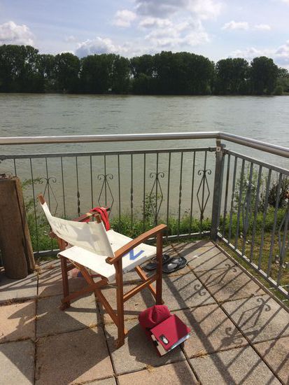 Ein toller Sitzplatz mit Ausblick auf den Rhein