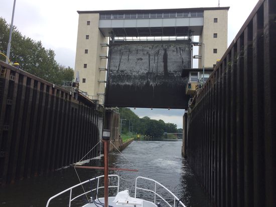 Ausfahrt aus der grossen Schleuse ist frei