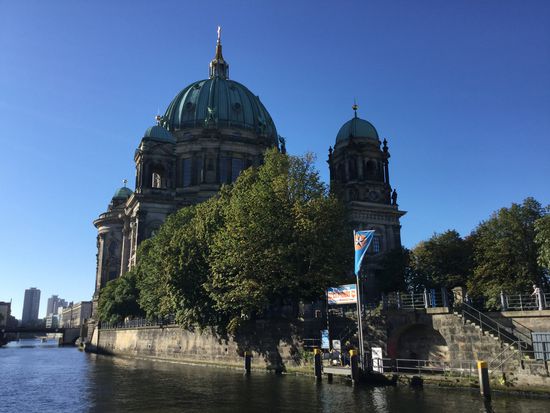 An der Museumsinsel viel Gegenlicht