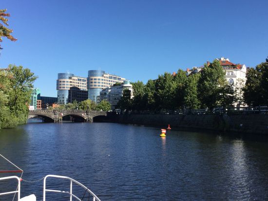 Beeindruckende Architektur am Weg