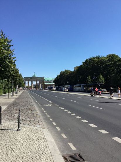 Am Brandenburger tor (fast)