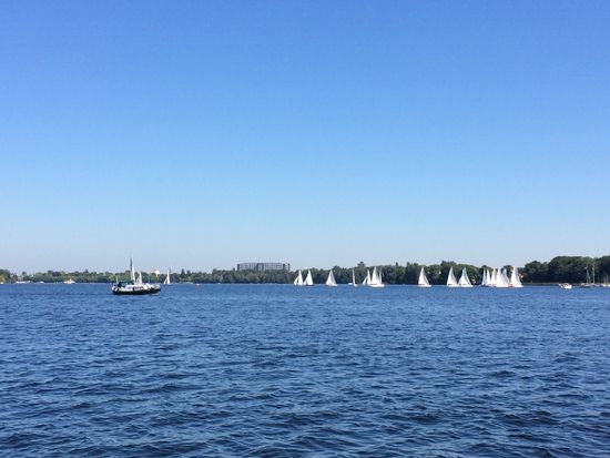 Regatta auf dem Tegeler See, von unserem Ankerplatz aus zu beobachten