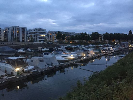 Wir sind das von innen beleuchtete Boot!