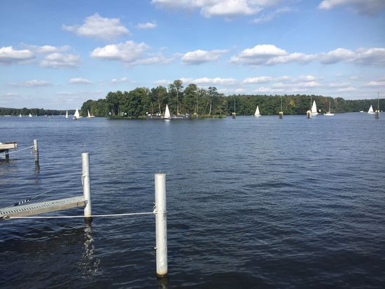 Blick vom Schiff am Liegeplatz