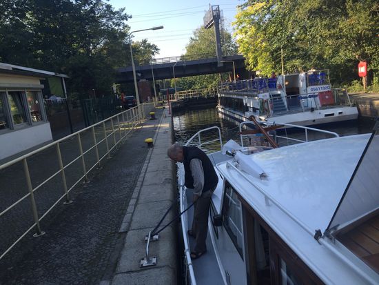 Schleuse am Ende des Kanals