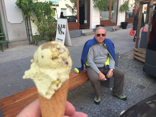 Pistazieneis mit Pistazien aus Sizilien