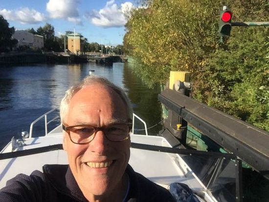 Warten an der Schleuse