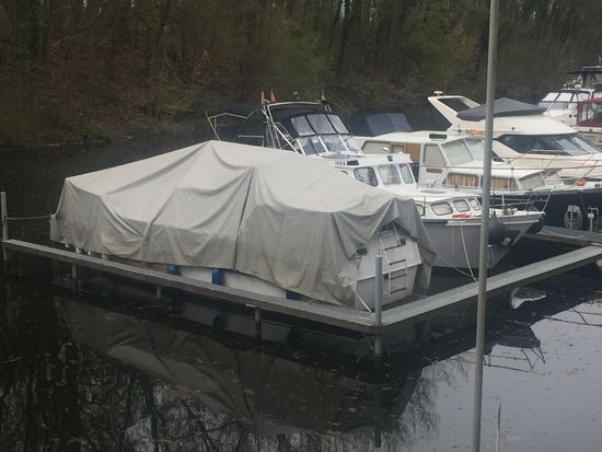 Hab die Plane wohl richtig gespannt, diesmal keine Delle mit Wasser, wie die Winter vorher.