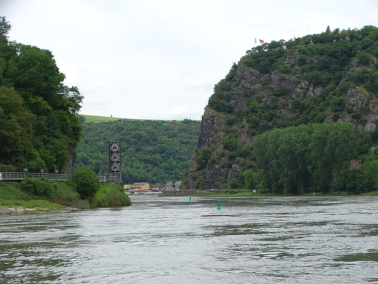 Die Lorelei - wilde Strömung, hohe Felsen