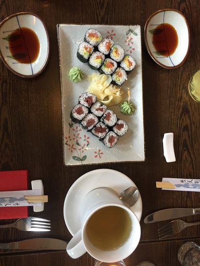 Sushi als Vorspeise, sehr lecker