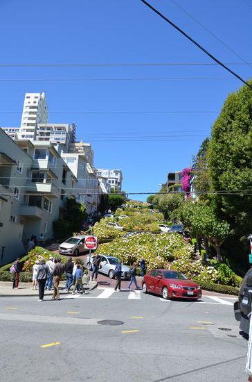 Die bekannteste Strasse von San Francisco und auch sehr steil (27% Gefälle)