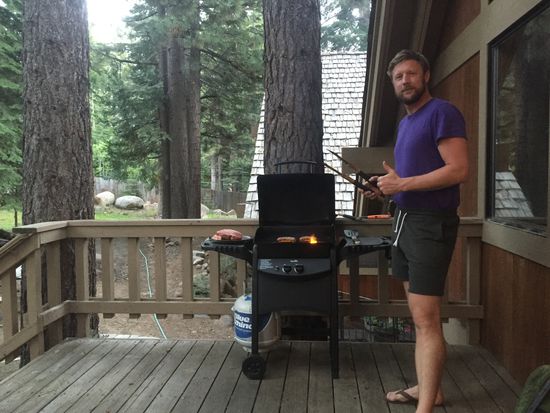 Flo darf ENDLICH wieder grillen 