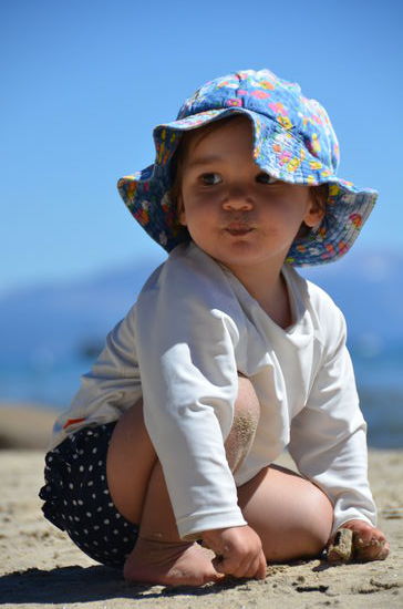 Elisa liebt einfach Wasser &amp; Sand