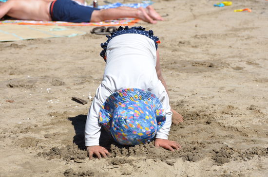 Der "Herabschauende Hund"; Joga beherrscht Elisa auch schon
