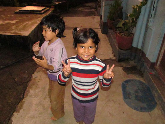 die 2 Kleinsten tanzen immer und überall 