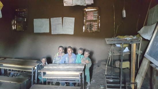 die Schule, sehr einfach eingerichtet