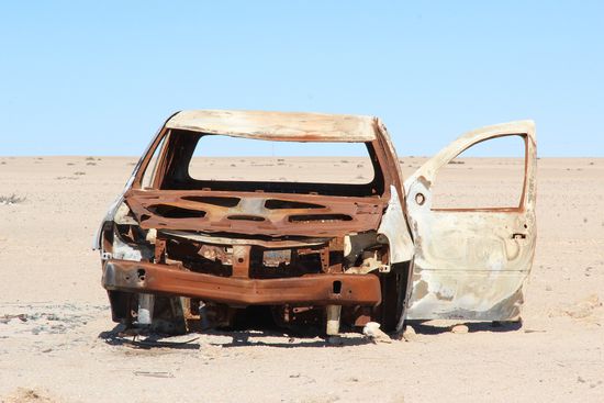 ...Auto vergessen in der Wüste...