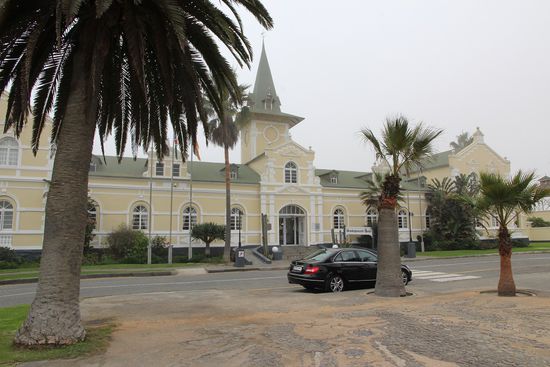 Der alte Bahnhof, in dem sich heute ein Hotel befindet (wäre im Sonnenlicht sicherlich ganz schön anzusehen gewesen...)