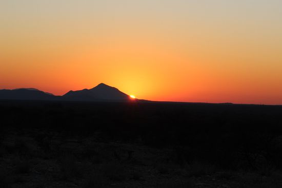 Auf Wiedersehen, du weiterer schöner Tag in Namibia!