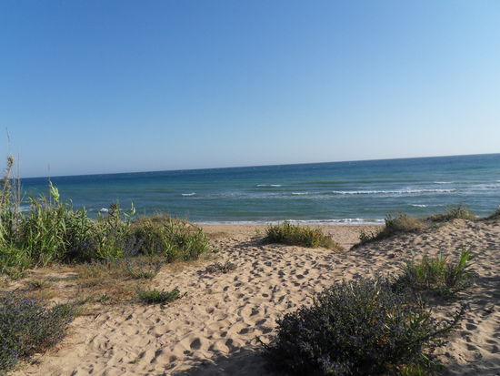 Es ist warm, das Wasser ist toll und das beste: der Strand ist fast menschenleer !