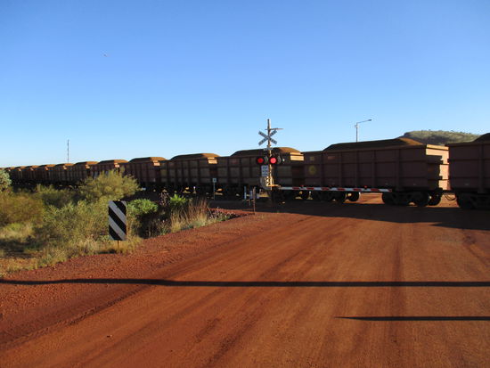 Tja und wenn dann wirklich mal der Zug kommt steht man laaange bis er vorbei gefahren ist...