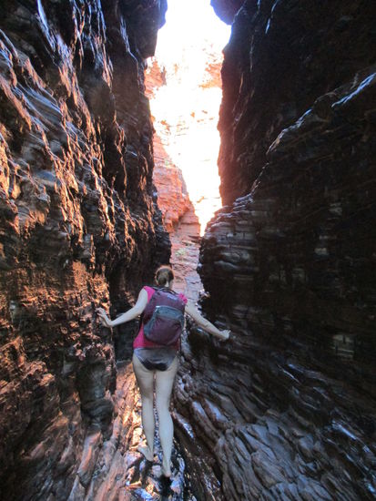 ...und sehr enge Passagen hinter uns lassen...