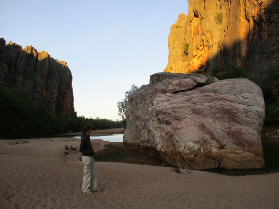 ... und die Sonne kämpft sich auch langsam ihren Weg in die Schlucht
