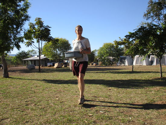 Will da jemand den Abwasch nicht machen? Dann sollte sie sich...