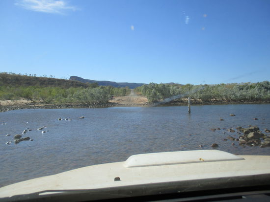 ... und dann zügig durch den Fluss!