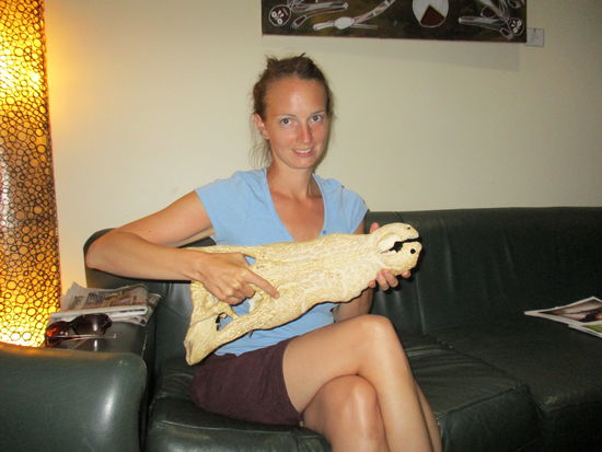 Skeptischer Blick mit dem Krokomaul 