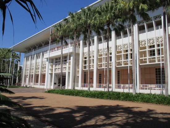 NT Parliament von außen...