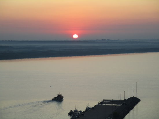 Sunrise über dem Buschfeuer