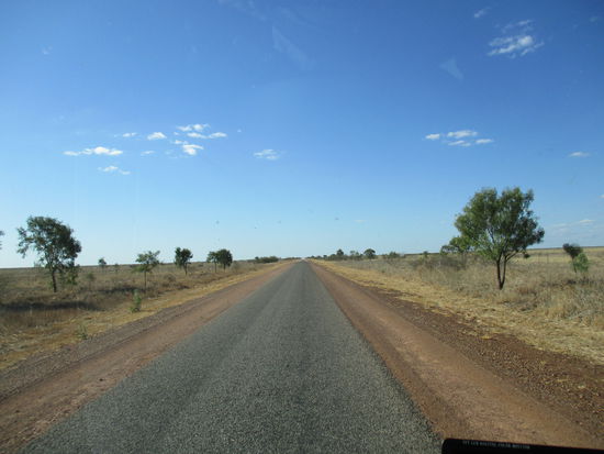 Einspurige Straße zwischen Cloncurry und Normanton