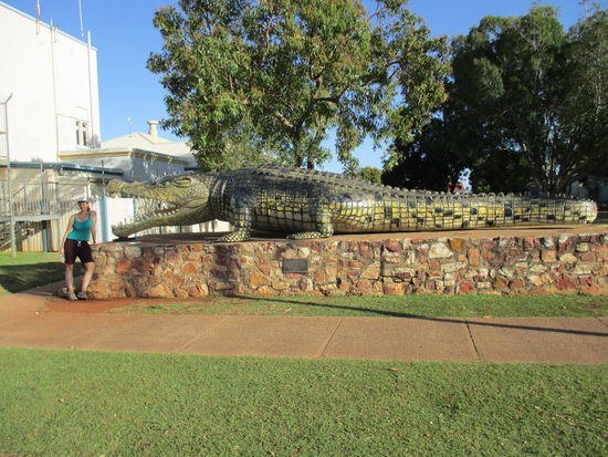Das ist angeblich die lebensechte Nachbildung des größten (8,64 Meter) jemals gesichteten "Salties" namens Krys... wenn das stimmt, möchte man so einem Burschen nie begegnen... 
