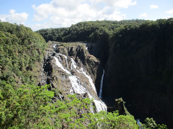 ... vorbei an den Barron Falls...
