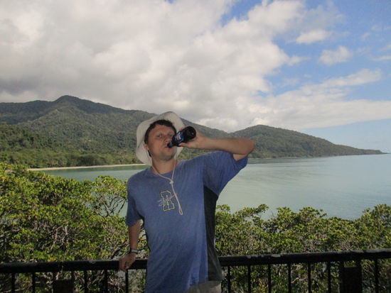 Ein verdientes Bierchen am Cape Tribulation...