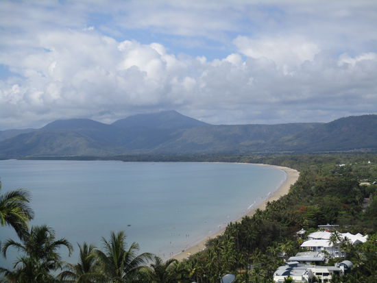 Blick auf den Strand von Port Douglas vom Lookout